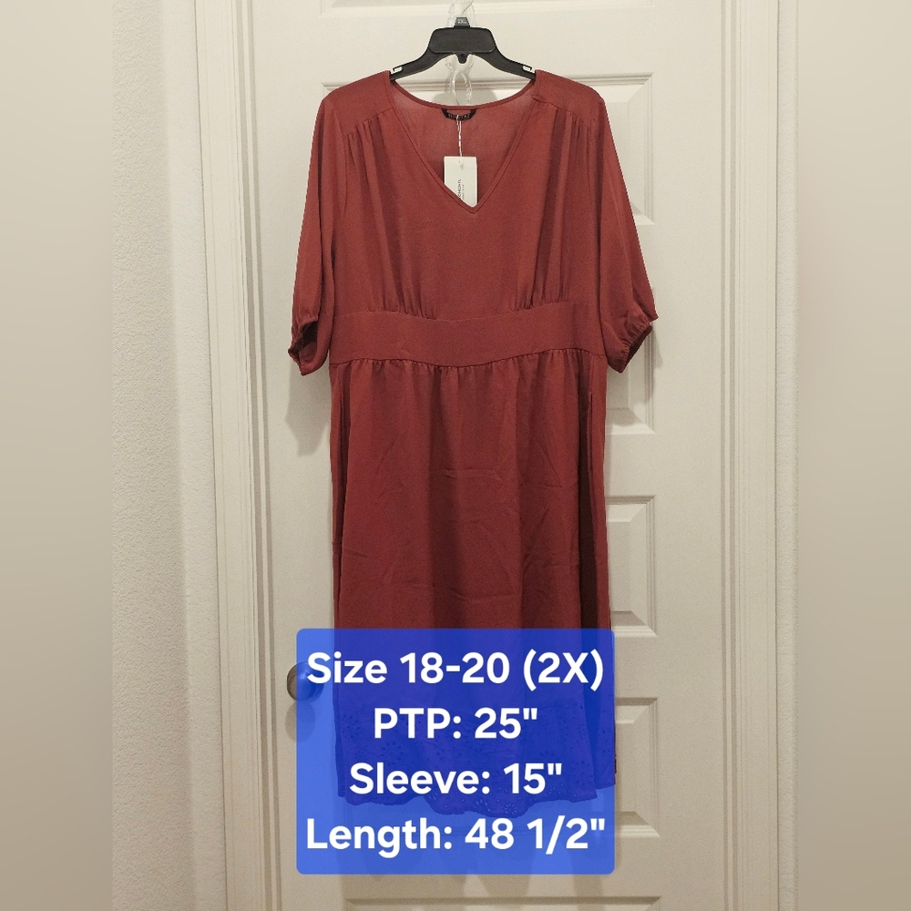 BloomChic V-neck Midi Dress, NWT, Size 2X (18/20)
